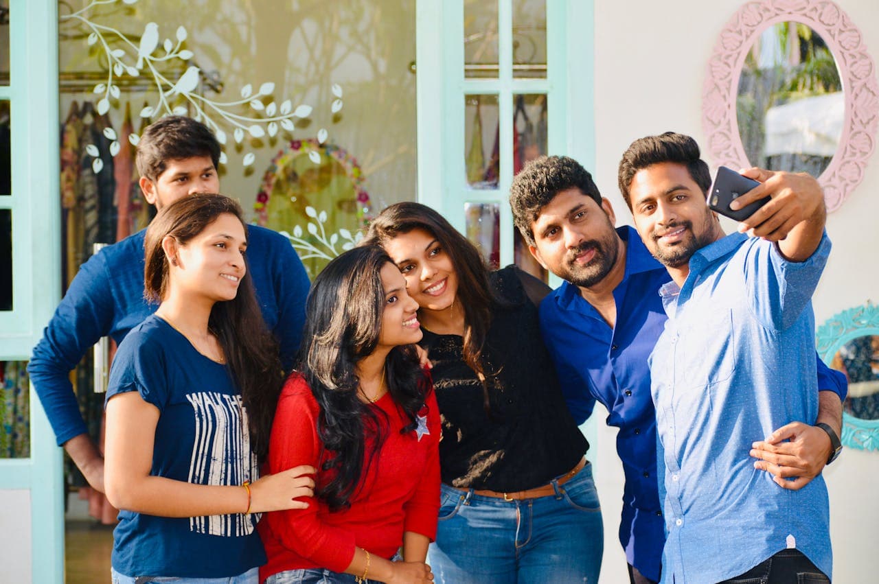 Strangers Meetup: Complete Guide to Meeting New People and Making Friends